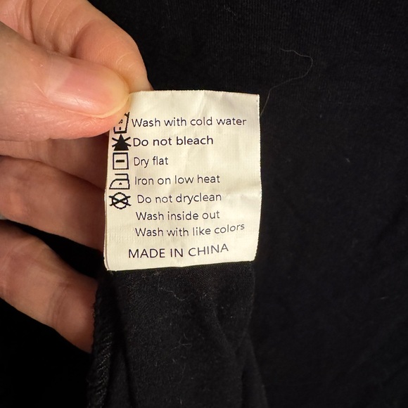 Gently used condition, unbranded short sleeve black tunic floral accent size 2X - Picture 6 of 8